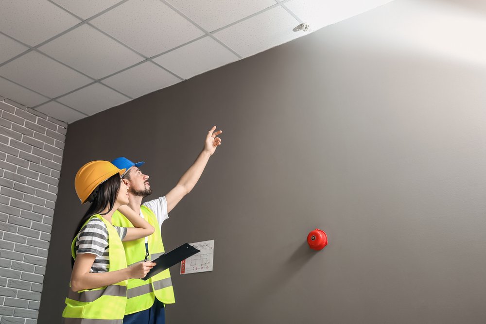 Renovlies voorbereiden in Rotterdam voor een goede ondergrond en hechting van het behang.